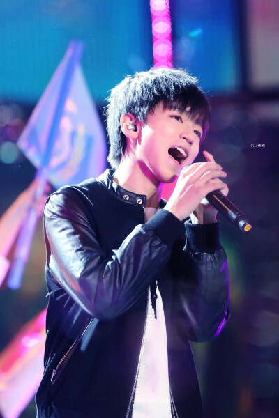 王俊凯 141231 江苏跨年 cr: LOGO