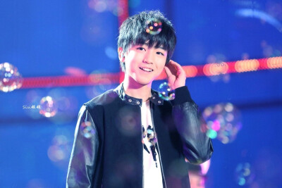 王俊凯 141231 江苏跨年 cr: LOGO