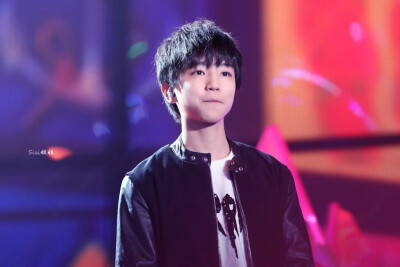 王俊凯 141231 江苏跨年 cr: LOGO