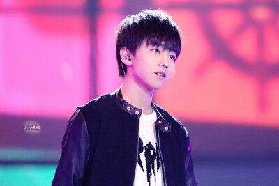 王俊凯 141231 江苏跨年 cr: LOGO