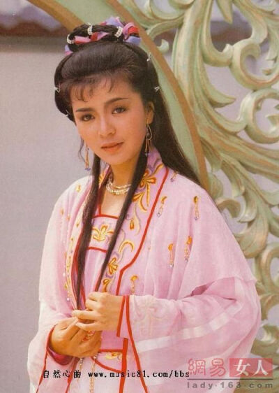 刘德华1983年和陈玉莲合演电视剧《神雕侠侣》，陈玉莲演“小龙女”，他对她告白后，得知陈玉莲是偶像周润发的女友才死心.