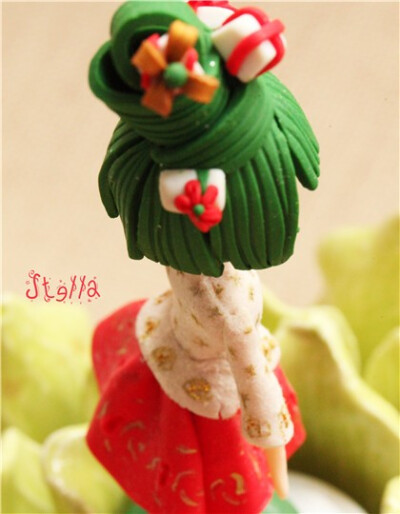 圣诞娃娃 背影图，礼物树哦，，，，，，小清新 喜庆风格 软陶时装娃娃