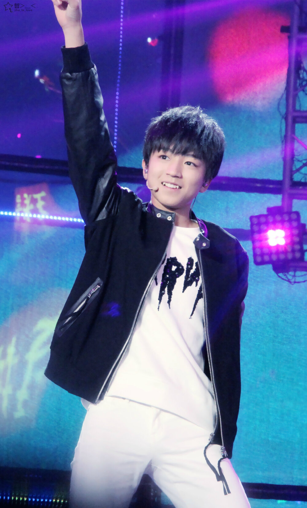 TFBOYS王俊凯 2014.12.31 江苏跨年演唱会现场。