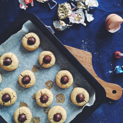 peanuts bloom cookies with kisses