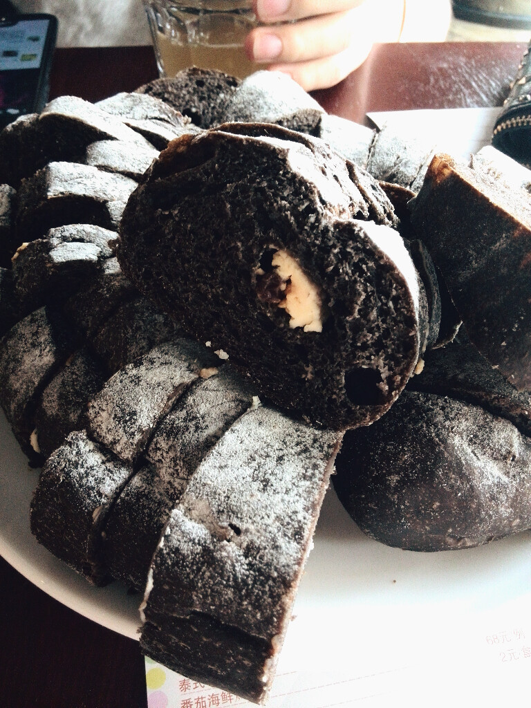 黑面包有点苦
