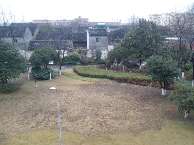 2015.1.14，离寒假还有十四天，下起了雨，雨落下来的声音，是思念的声音