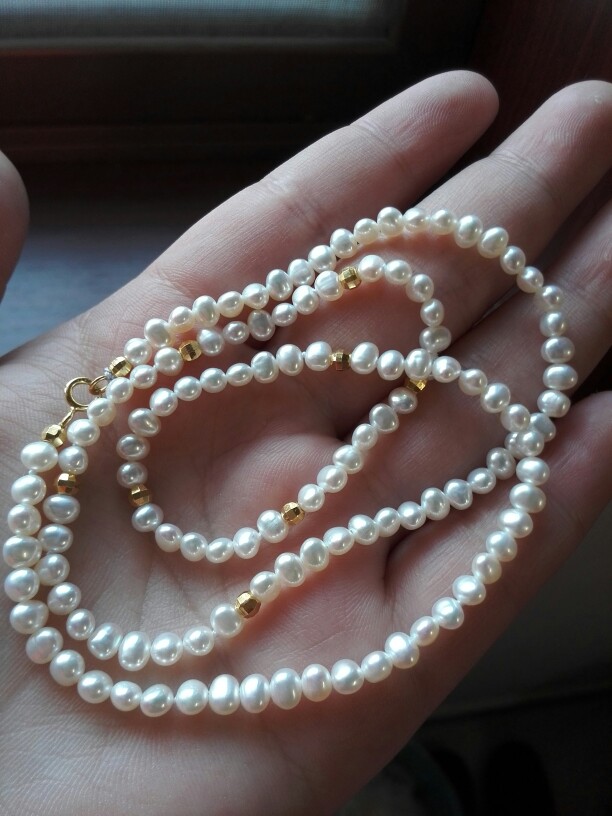 自己串的小珍珠项链感觉萌萌哒