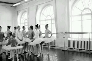 青春稍纵即逝，为何不在最美的年纪 展现最美的自己。