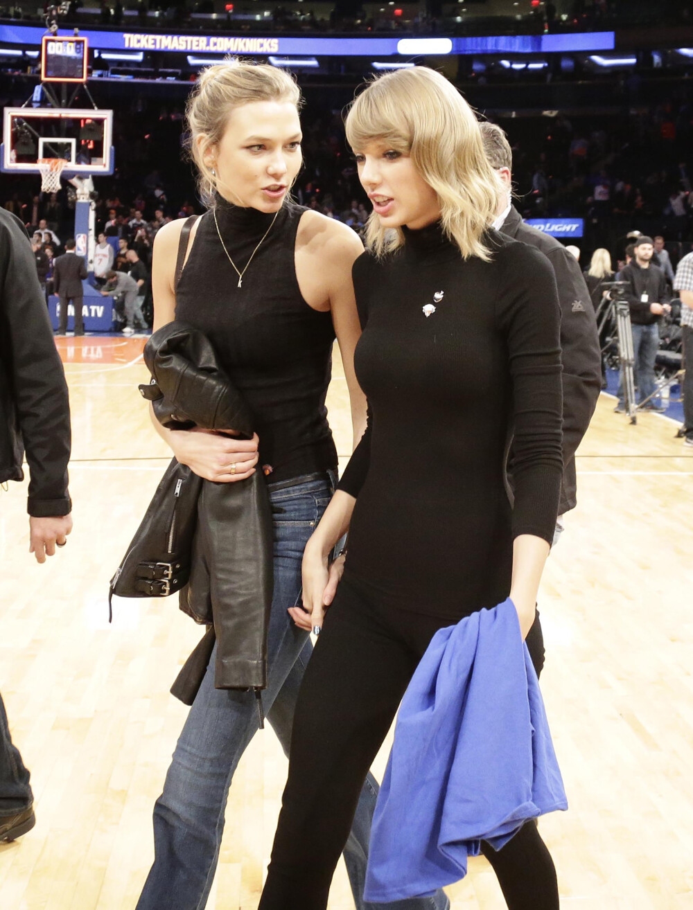 TAYLOR SWIFT - at Chicago Bulls vs New York Knicks Game tonight at Madison Square Garden with KK [14/10/29]