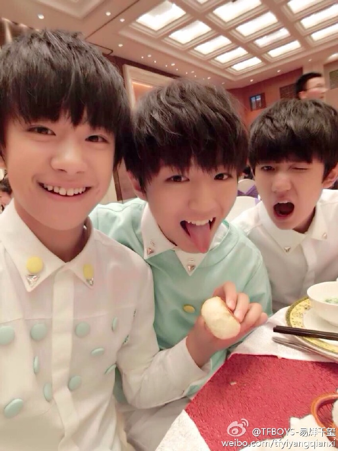 TFBOYS 千玺微博：中秋节快乐！