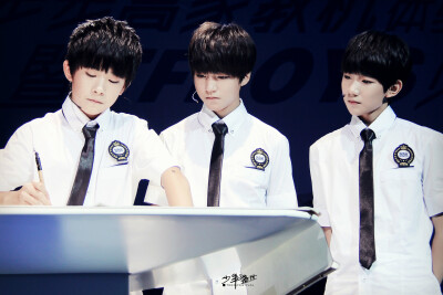 TFBOYS 王俊凯 王源 易烊千玺