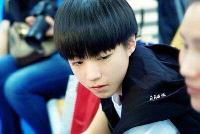 王俊凯 TFBOYS TFBOYS王俊凯 江北机场--白云机场 cr:logo