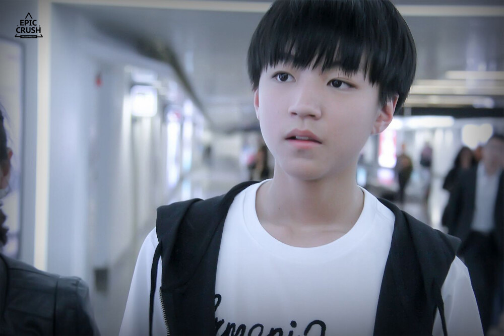 王俊凯 TFBOYS TFBOYS王俊凯 江北机场--白云机场 cr:logo