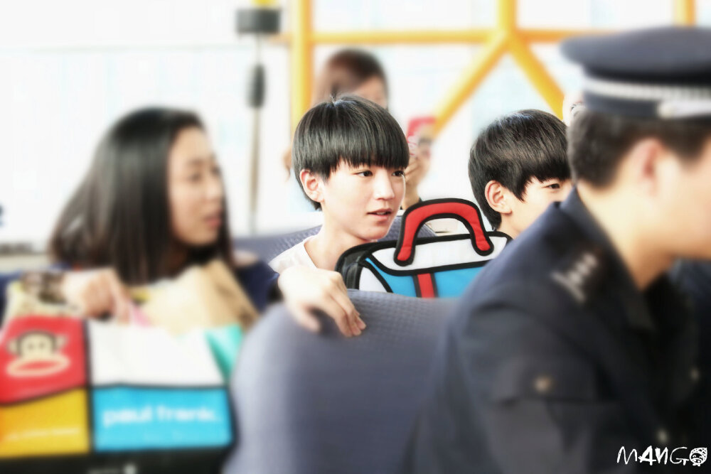 王俊凯 TFBOYS TFBOYS王俊凯 140413江北机场--首都机场 cr:logo