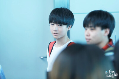 王俊凯 TFBOYS TFBOYS王俊凯 140413江北机场--首都机场 cr:logo