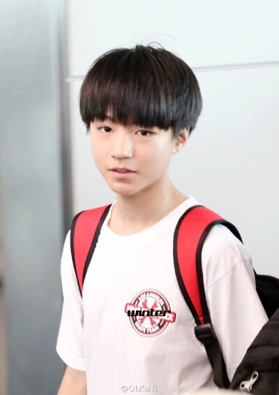 王俊凯 TFBOYS TFBOYS王俊凯 140413江北机场--首都机场 cr:logo