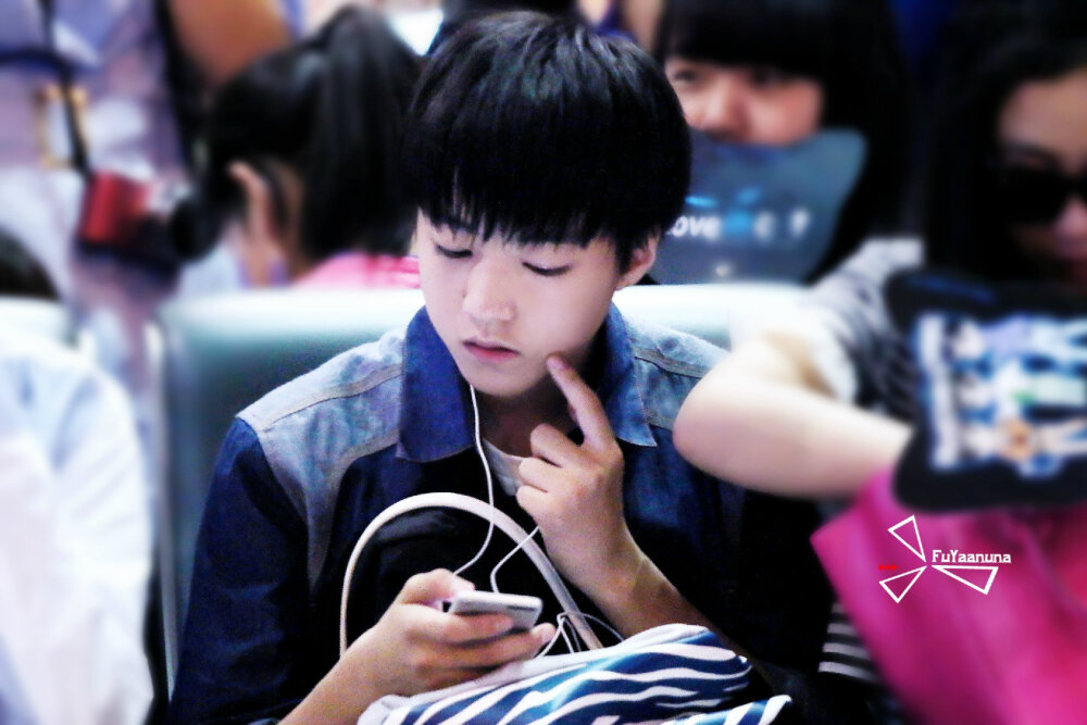 王俊凯 TFBOYS TFBOYS王俊凯 黄花机场--江北机场 cr:logo