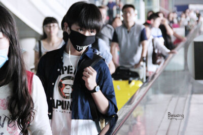 TFBOYS王俊凯 140704江北机场--首都机场 cr:logo