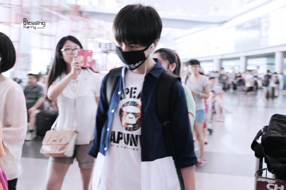 TFBOYS王俊凯 140704江北机场--首都机场 cr:logo