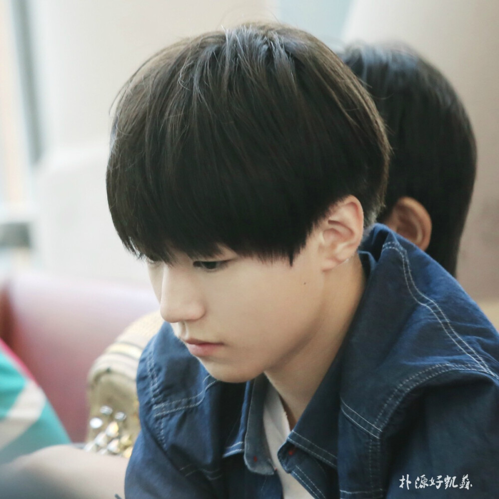 TFBOYS王俊凯 140717白云机场--首都机场 cr:logo