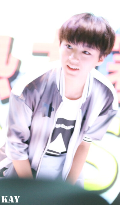 TFBOYS王俊凯 王俊凯 ，140801上海CJ游戏展热力赛车 cr.logo