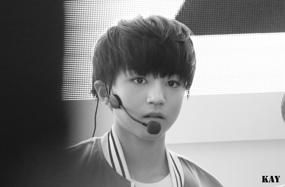 TFBOYS王俊凯 王俊凯 ，140801上海CJ游戏展热力赛车 cr.logo