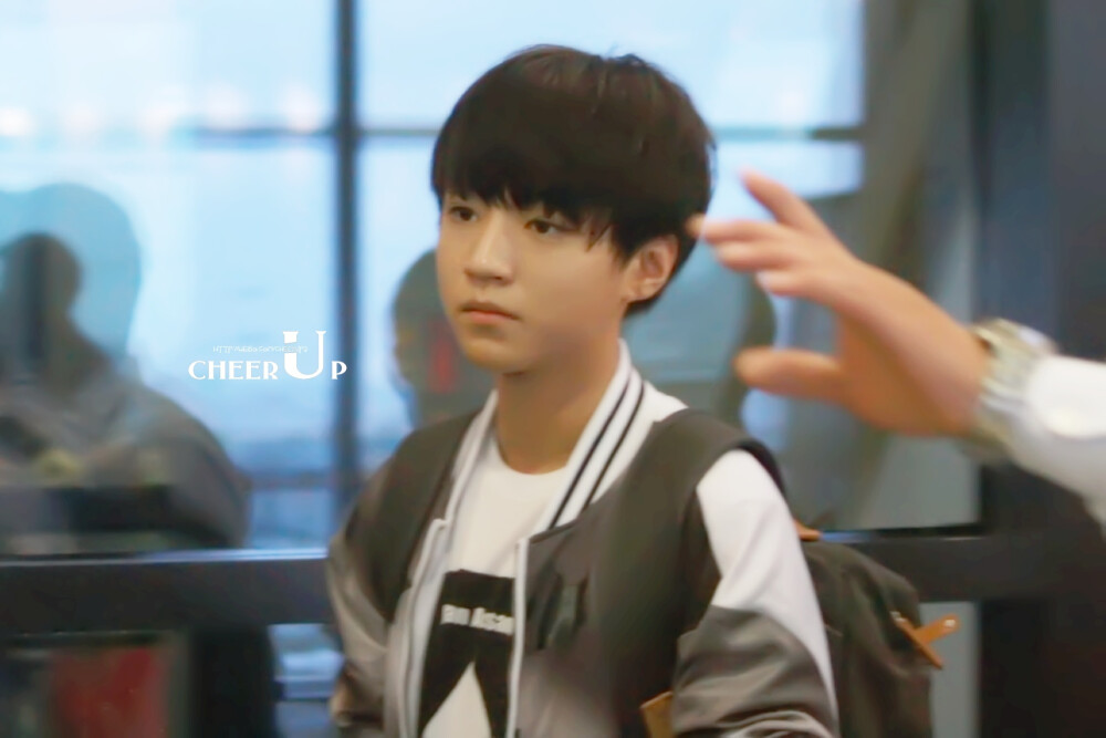 TFBOYS王俊凯 140801浦东机场--首都机场 cr:logo