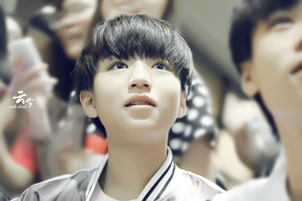 TFBOYS王俊凯 140801浦东机场--首都机场 cr:logo