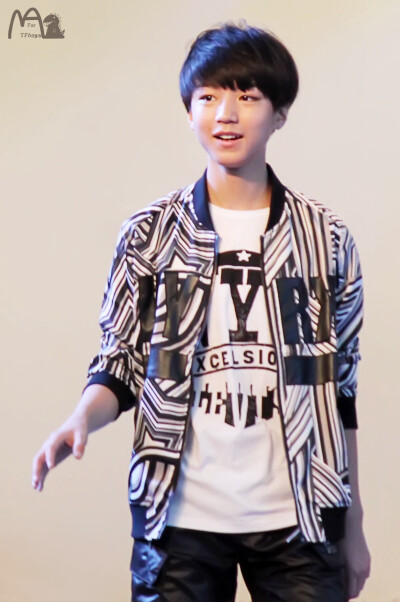 TFBOYS王俊凯 王俊凯 140809广州安捷动漫展签售会 cr.logo