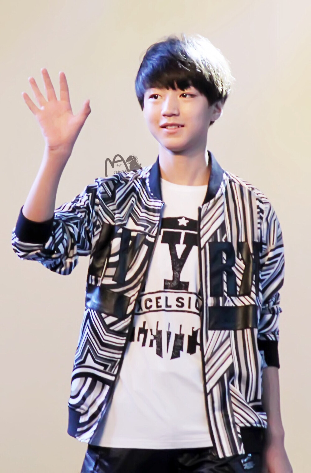 TFBOYS王俊凯 王俊凯 140809广州安捷动漫展签售会 cr.logo