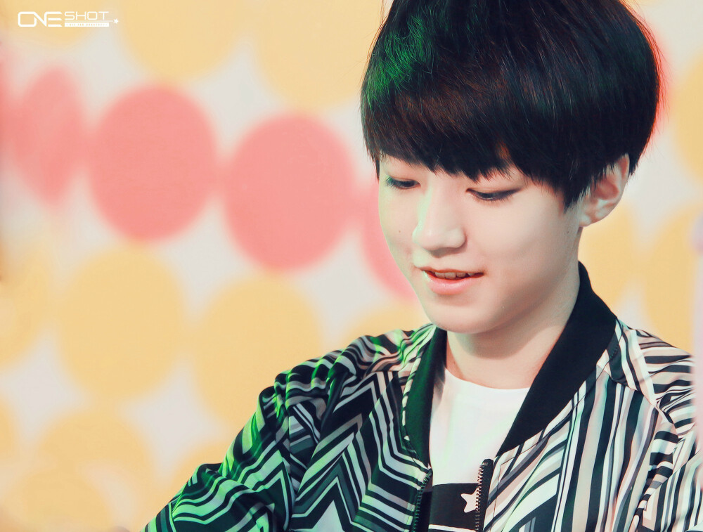 TFBOYS王俊凯 王俊凯 140809广州安捷动漫展签售会 cr.logo