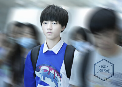 TFBOYS王俊凯 140828宝安机场--江北机场 cr:logo