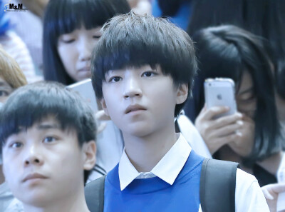 TFBOYS王俊凯 140828宝安机场--江北机场 cr:logo