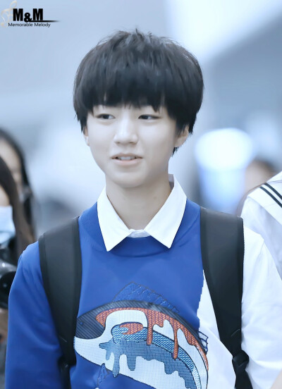 TFBOYS王俊凯 140828宝安机场--江北机场 cr:logo