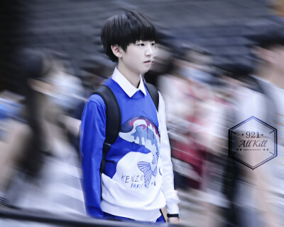 TFBOYS王俊凯 140828宝安机场--江北机场 cr:logo