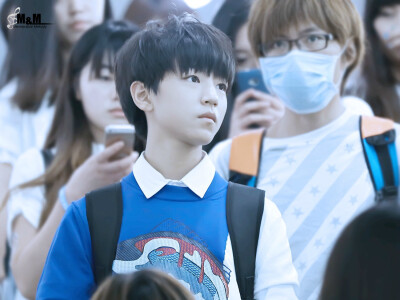 TFBOYS王俊凯 140828宝安机场--江北机场 cr:logo