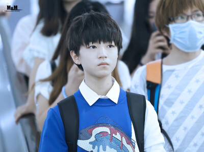 TFBOYS王俊凯 140828宝安机场--江北机场 cr:logo