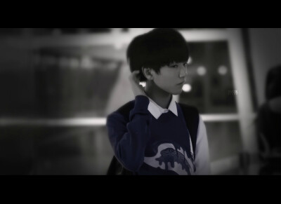 TFBOYS王俊凯 140828宝安机场--江北机场 cr:logo