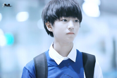 TFBOYS王俊凯 140828宝安机场--江北机场 cr:logo