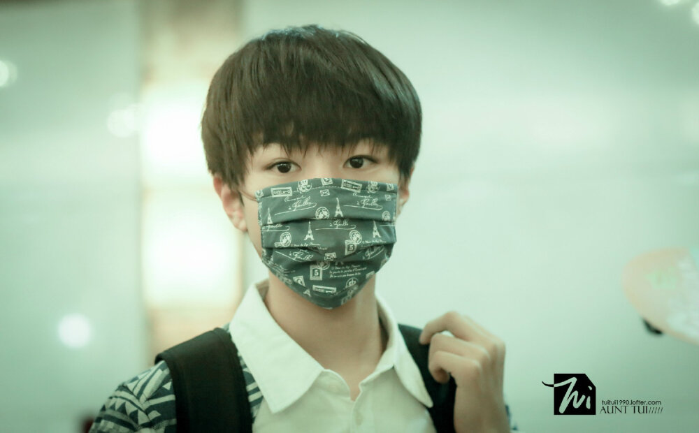 TFBOYS王俊凯 王俊凯 140909 硕放-江北机场高清图 cr.logo