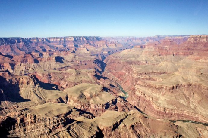 航拍下的大峡谷 精彩大峡谷线路【http://cn.toursforfun.com/grand-canyon-tours-skywalk/】途风为你呈现