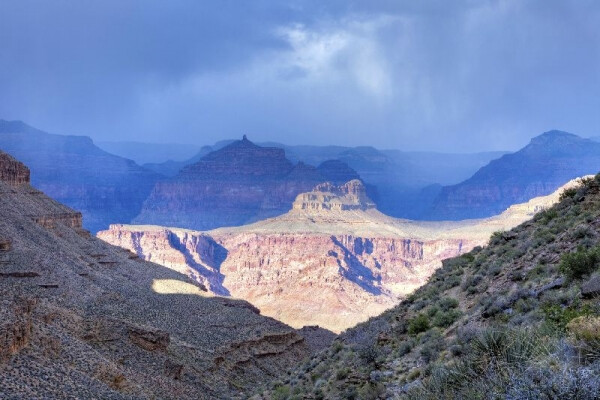 航拍下的大峡谷 精彩大峡谷线路【http://cn.toursforfun.com/grand-canyon-tours-skywalk/】途风为你呈现