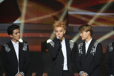 弟弟们都看着呢