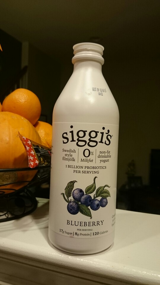 siggis牌酸奶~在美帝要找像在国内一样的流体的又不算甜的酸奶真心很难好不!siggis的草莓或蓝莓味都不错!强推!几乎能在所以有机商店买到