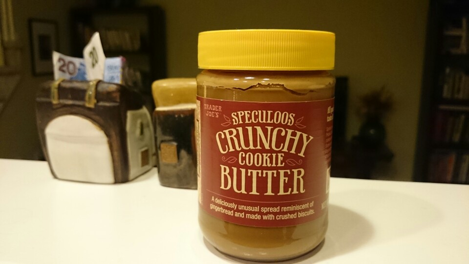 缺德舅招牌之一cookie butter。可以代替花生酱抹到吐司上~味道很多而且貌似都不错~推荐