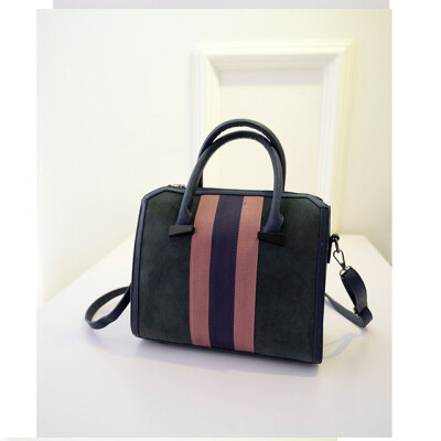 休闲时尚磨砂皮女包 ，淘宝人气款P131.6元，不定期举办优惠活动，降价期间请不要错过呦！~