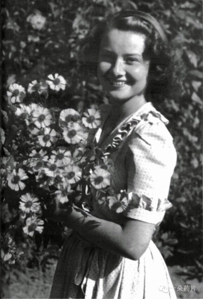 荷兰解放后 1946年，17岁