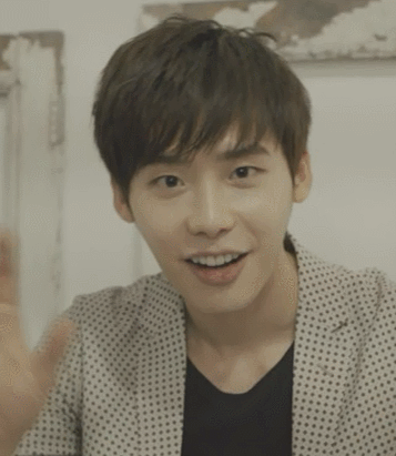 #李钟硕# 很长时间没有像今天这样冷清了[抓狂]回顾CeCi写真集动图