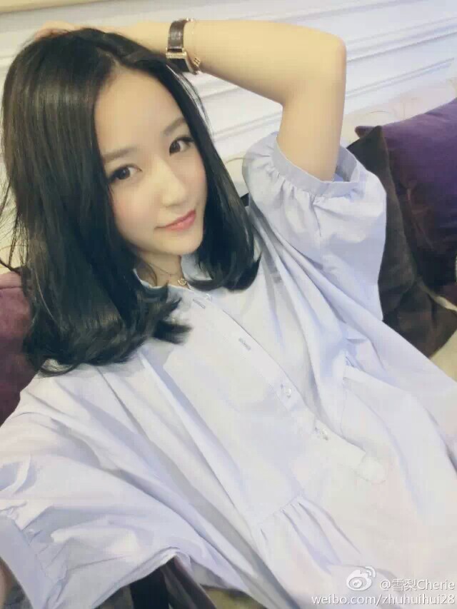 短发 小梨子