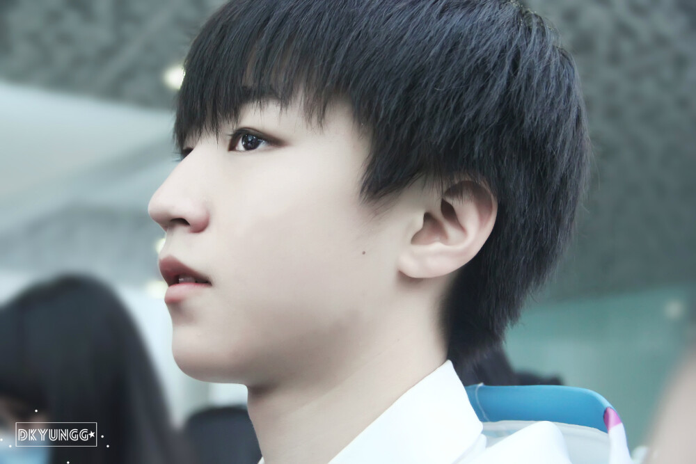 TFBOYS王俊凯 王俊凯，141230宝安-禄口机场高清图 cr.logo